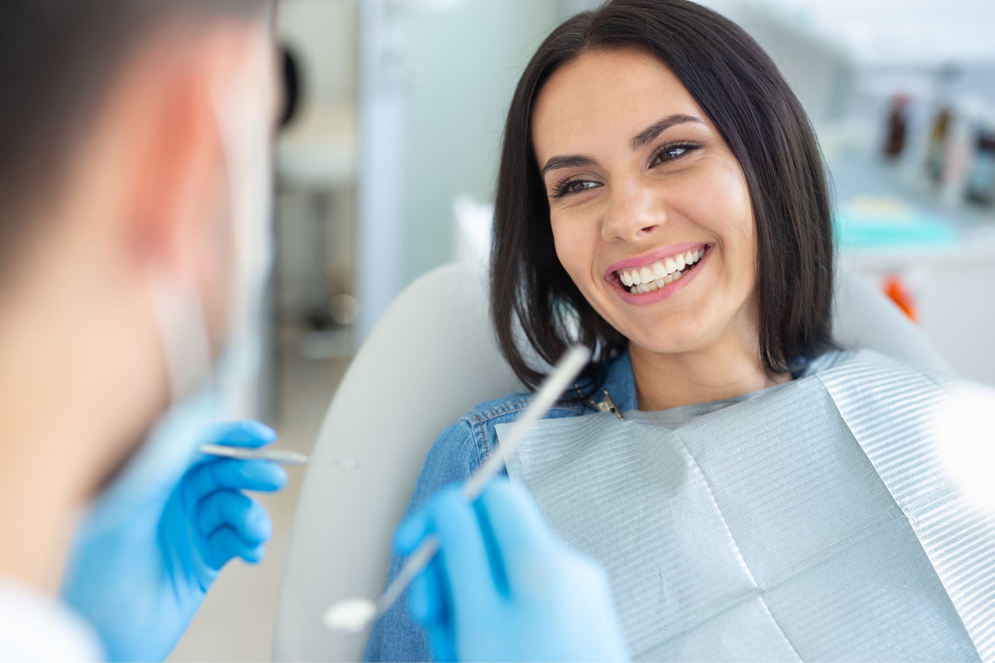 Teeth Whitening vs. Dental Veneers